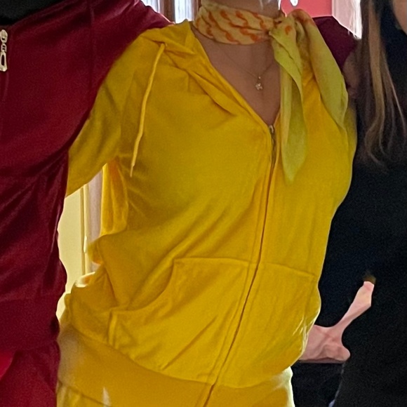 YELLOW VELVET Jogging suit.  Woman, Size Medium.  Soft and stretchy.  So comfy! - Picture 2 of 16